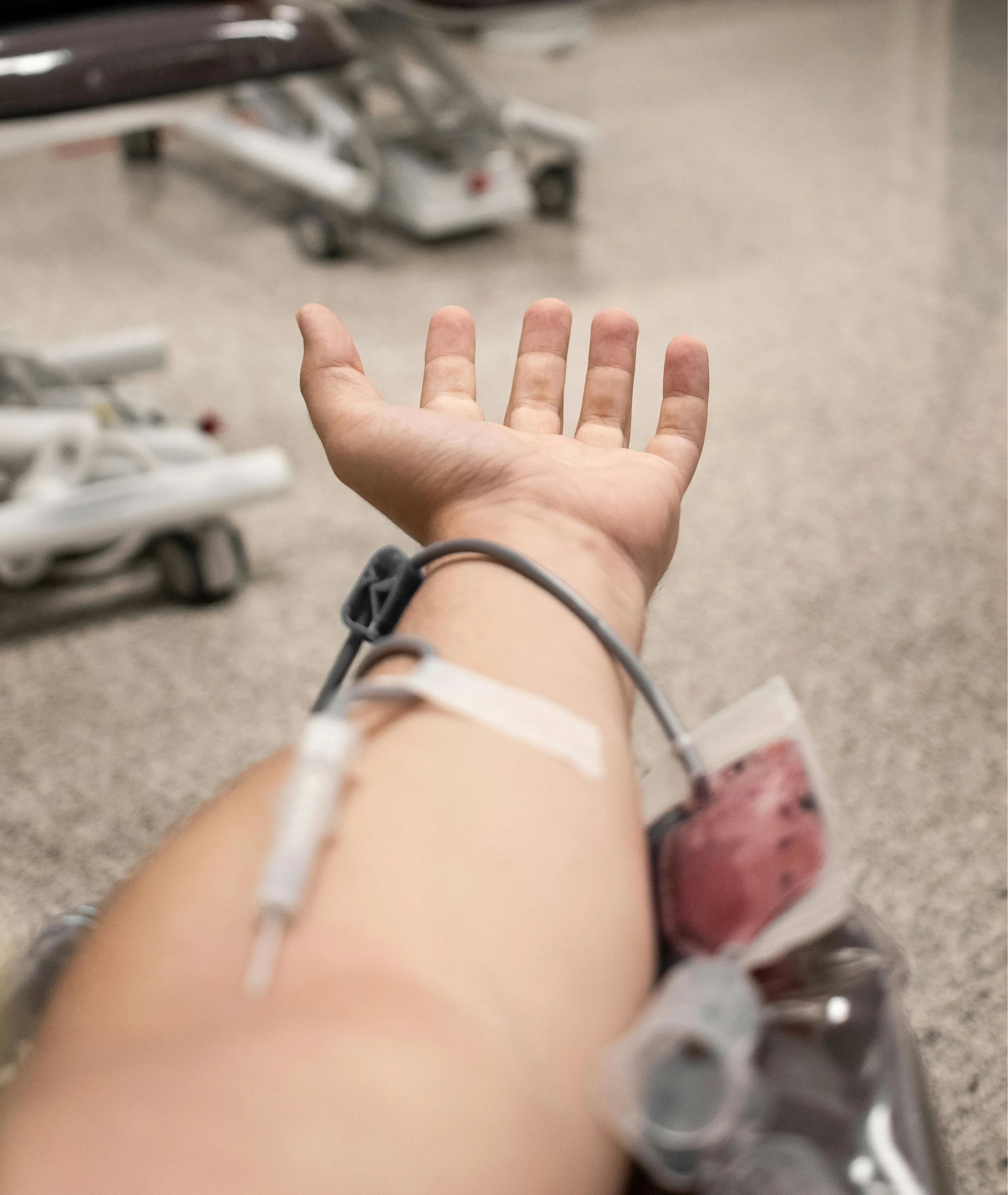 Donante de sangre sonriendo después de su donación altruista en Hemolife